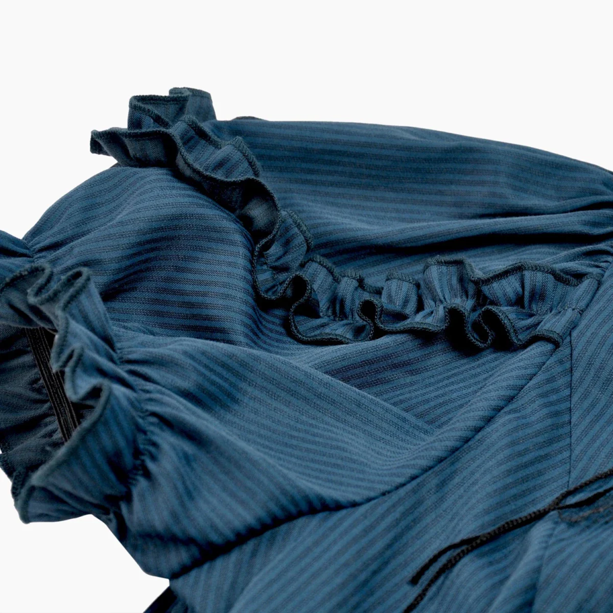 Camisa  Azul con Jabot de Murciélago y Volantes - Image 9