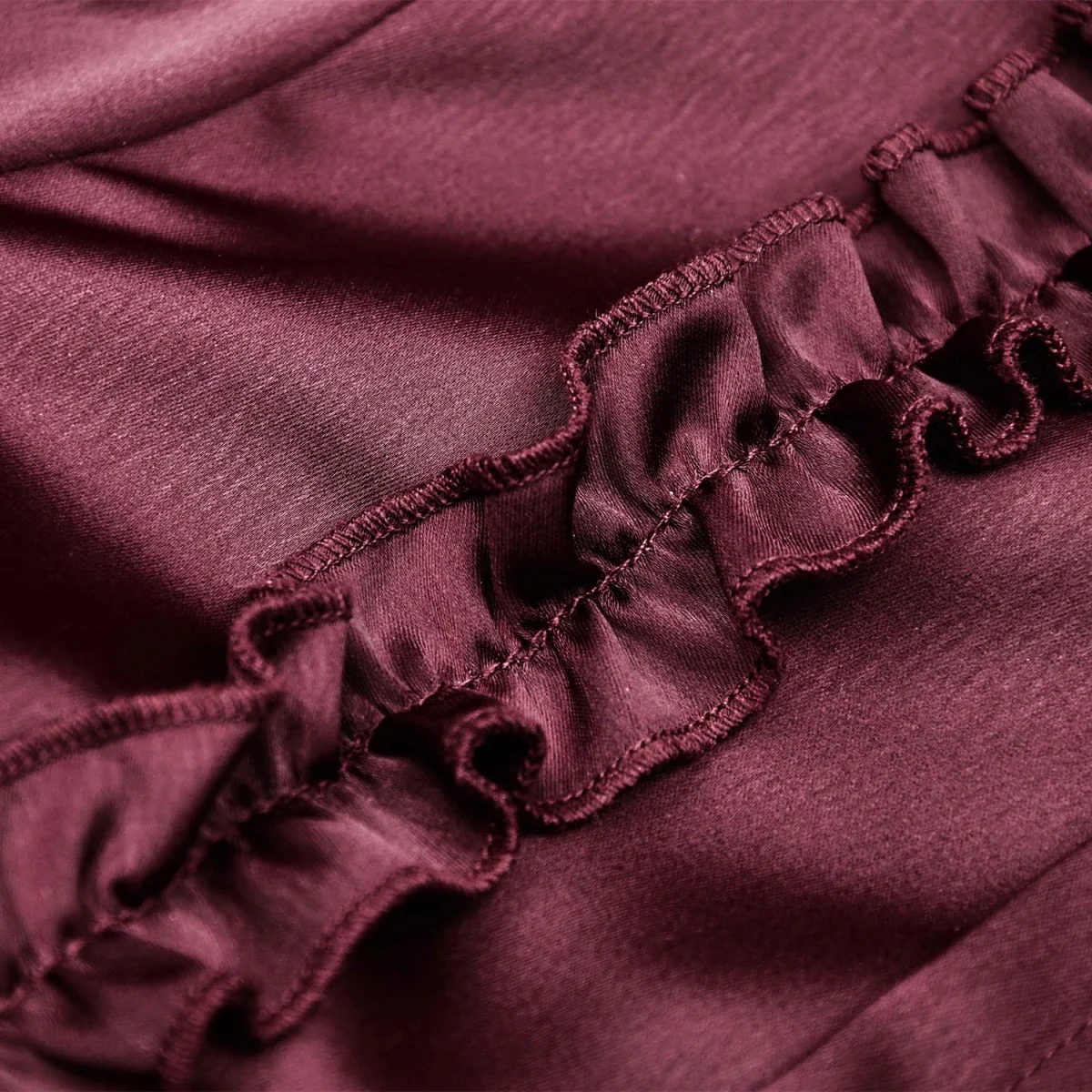 Camisa Burdeos de Satén con Volantes y Lazadas - Image 10