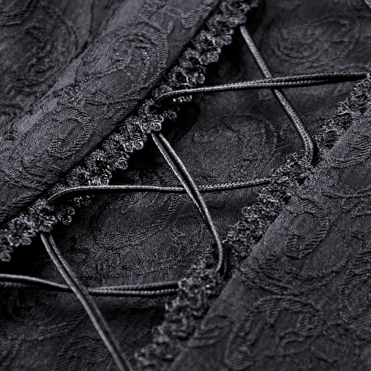 Chaqueta Gótica con Cola y Encaje  "Aradia" - Image 9