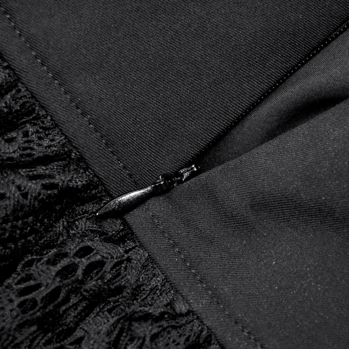 Minifalda de Encaje con Volantes y Hebillas - Image 15